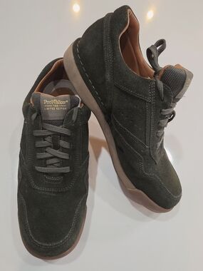 606. Rockport ProWalker 7100 Limited Edition- Size 8